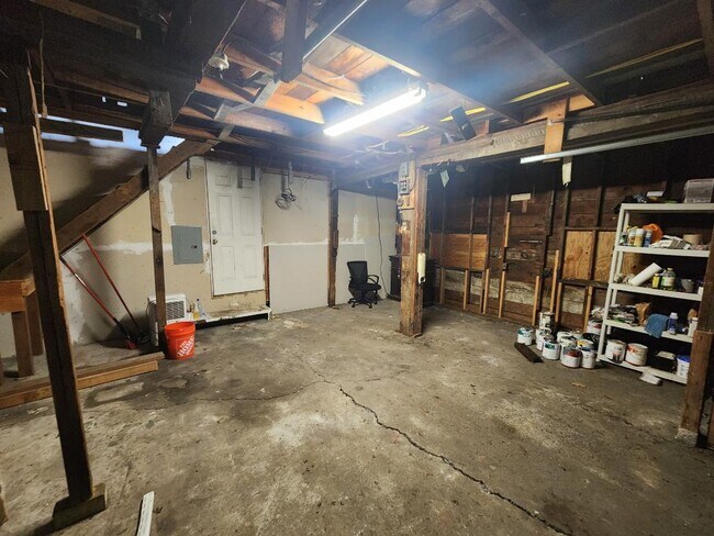 Building Photo - 114 W Emerson Ave