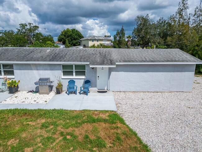 Building Photo - 8820 Rocky Creek Dr
