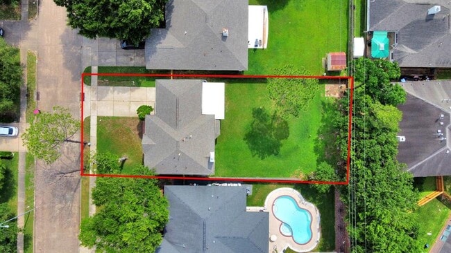 Building Photo - 16731 Sussex Dr