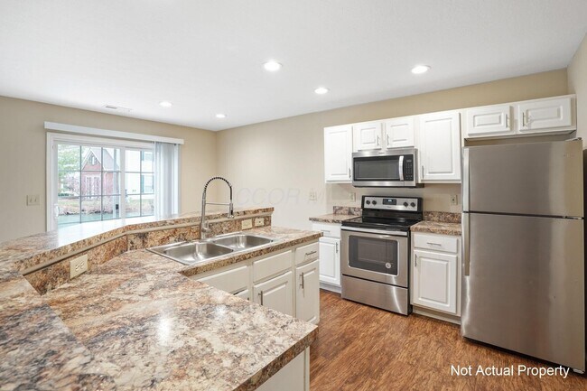 Building Photo - 5002 Stratford Pine Ln
