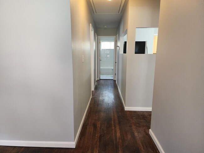 Building Photo - 2401 Waltz Ave