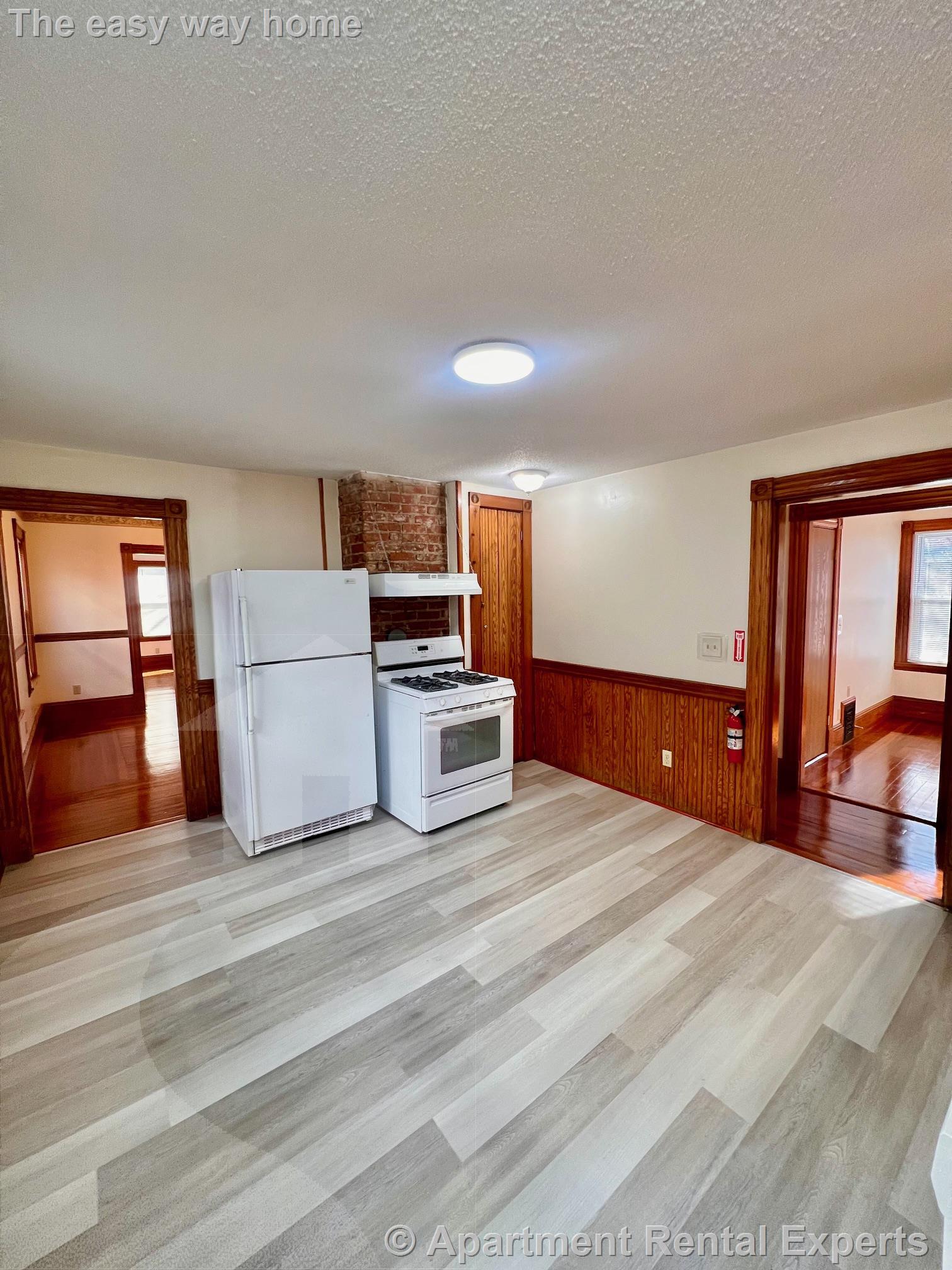 Building Photo - 22 Temple St