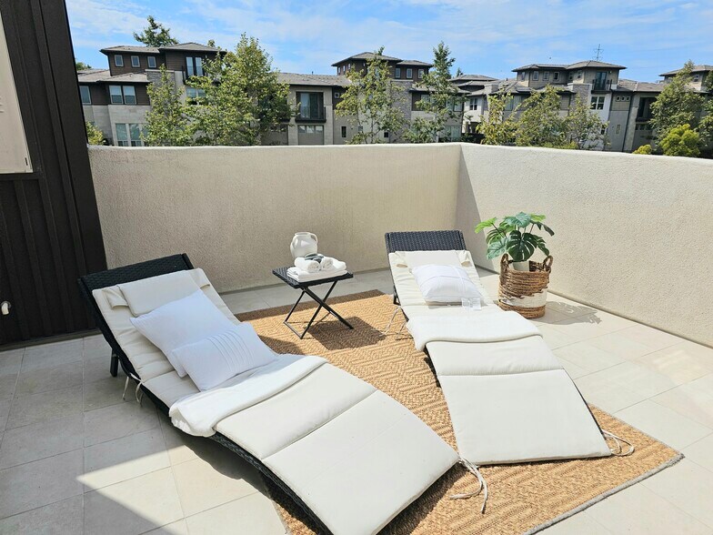 Upper patio/fireplace - 8536 Aspect Dr