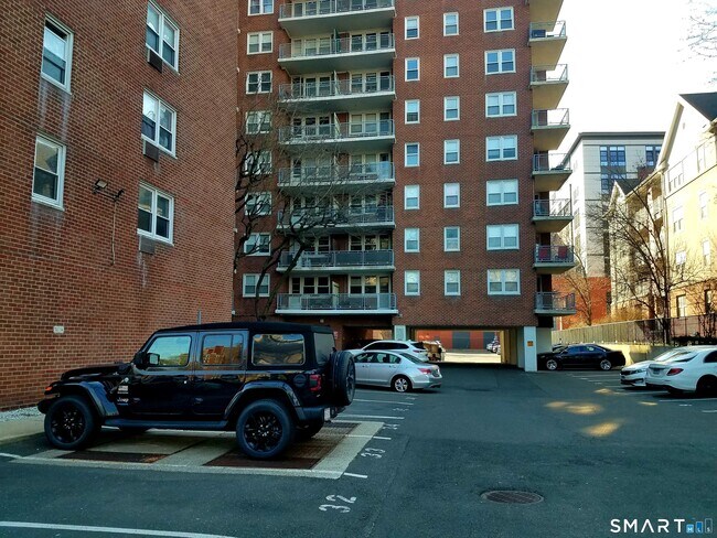 Building Photo - 444 Bedford St