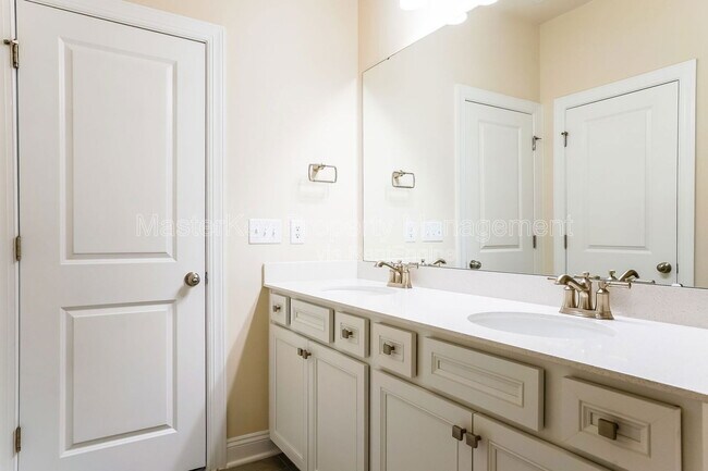 Building Photo - 616 Mount Blanc Way