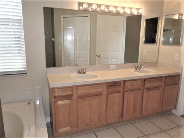 Building Photo - 27508 Sky Lake Cir