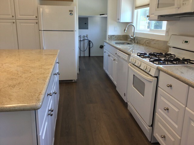 Building Photo - 9038 Hubbard St