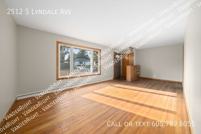 Building Photo - 2512 S Lyndale Ave