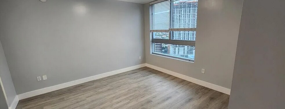 Building Photo - 90 SW 3rd St