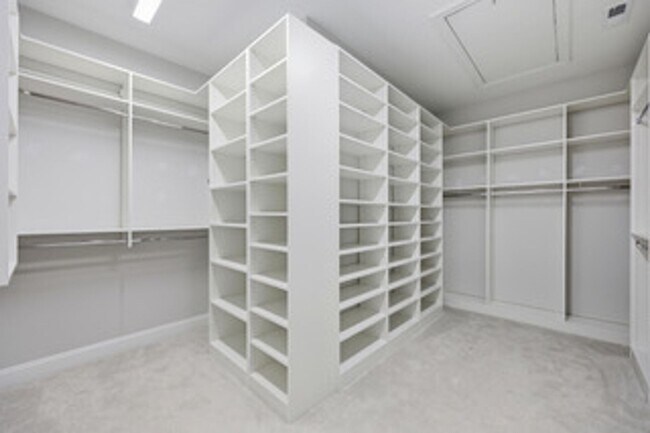 Building Photo - 2216 Jollay St