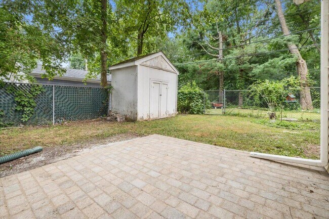 Building Photo - 9535 Listeria St