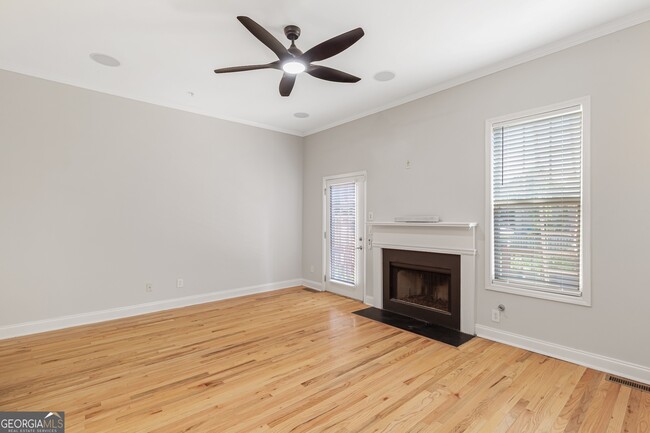 Building Photo - 1953 Sterling Oaks Cir NE