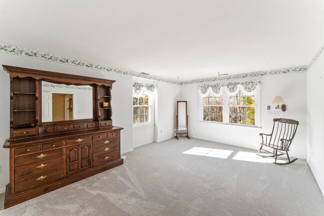 Building Photo - 23 Westview Dr