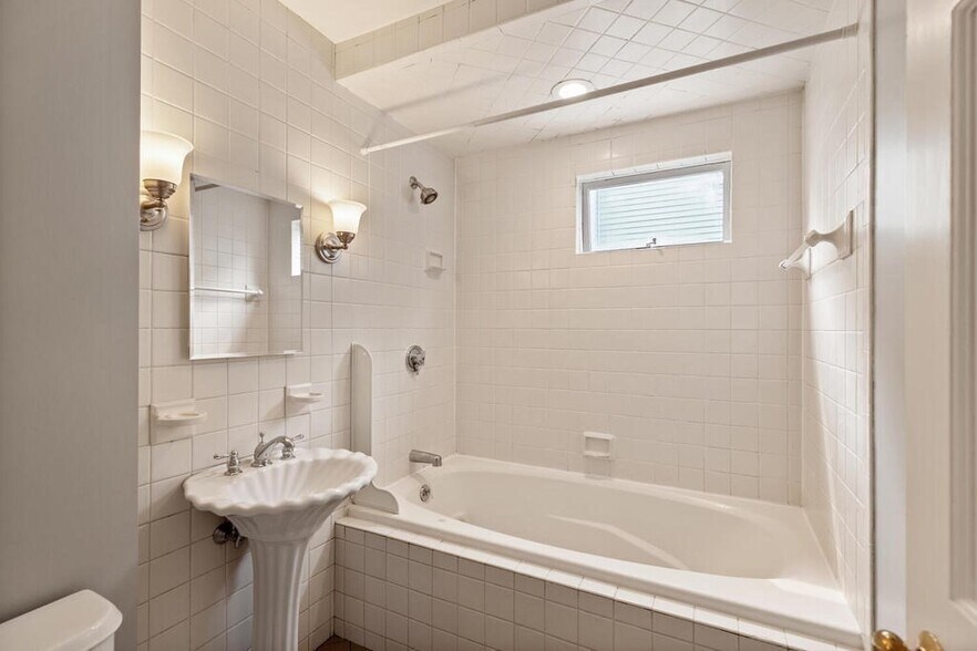 Building Photo - 44 Sunset Rd