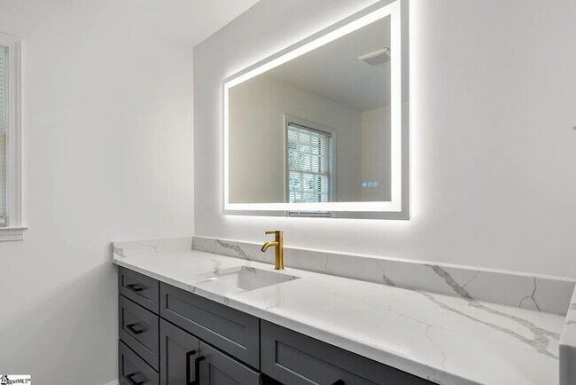 Building Photo - 300 Woodlake Rd