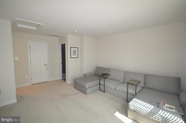 Building Photo - 13943 Airfoil Rd