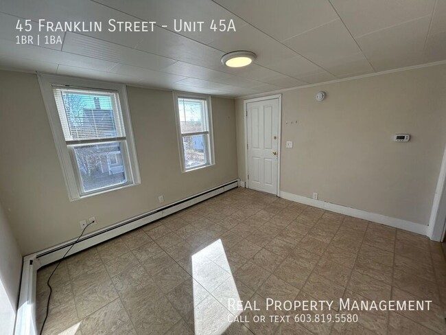 Building Photo - One Bedroom Apartment with Office Space an...