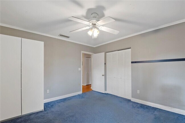 Building Photo - Beautiful home in quiet neighborhood