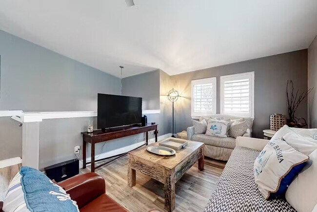 Building Photo - 607 Sand Key Dr