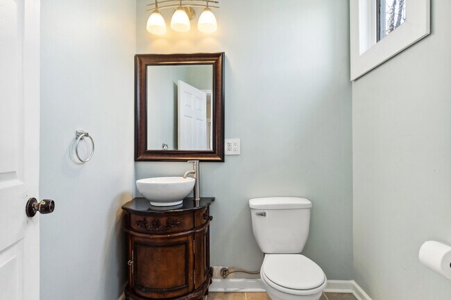 Building Photo - 1906 Vine St