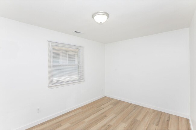 Building Photo - 9544 20th Bay St