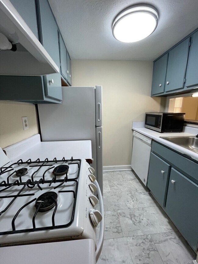 Building Photo - 106 Planters Row