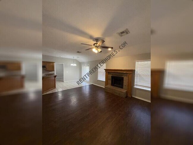 Building Photo - 325 W Strasburg Way