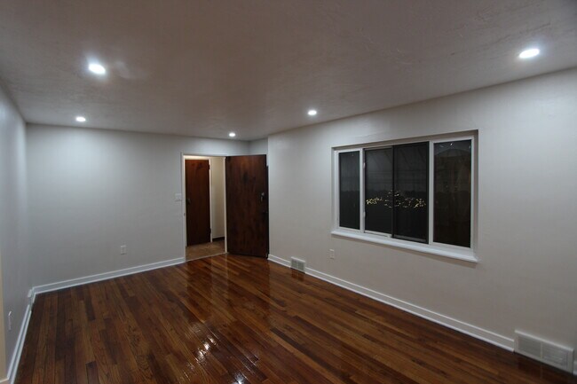 Building Photo - 4511 Main St