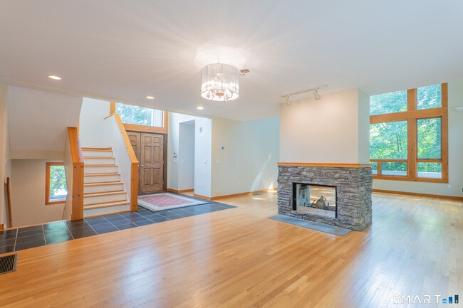Building Photo - 32 Horseshoe Ridge Rd