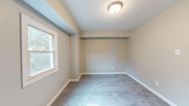 Building Photo - Old Brooklyn Area - 4 Bedroom - 1 Bath - Single Family Home