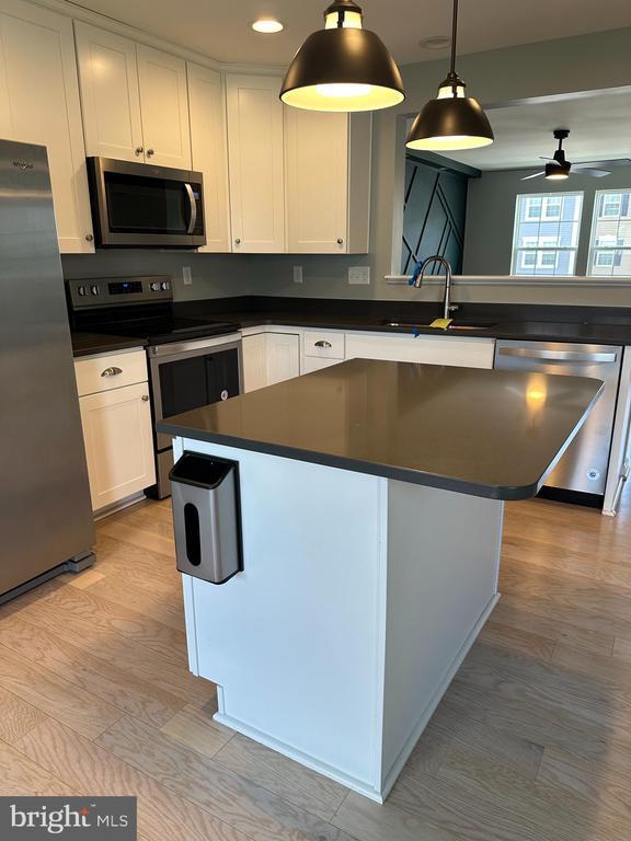 Building Photo - 43 Cecily Way