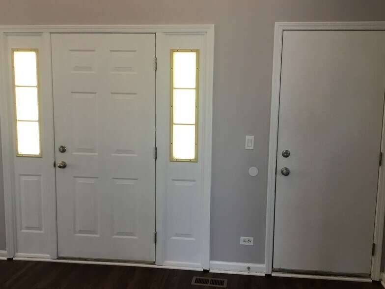 Building Photo - 211 Tanglewood Ct