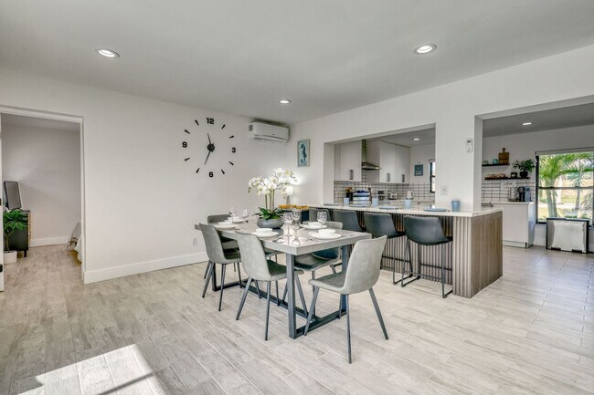 Building Photo - 106 Playmore Dr