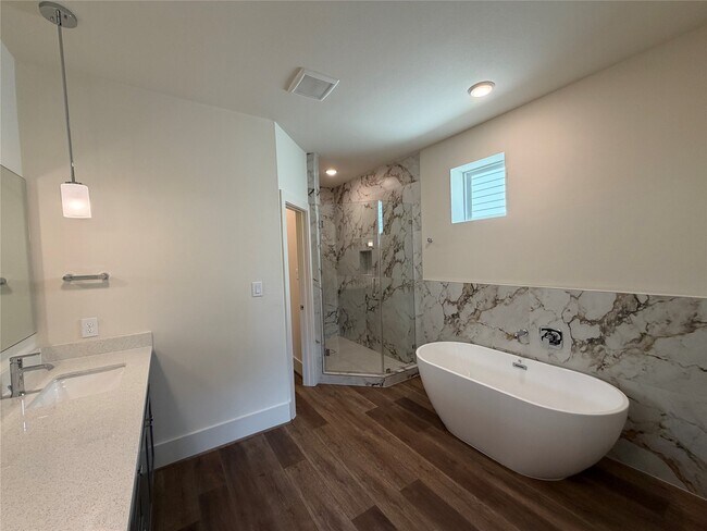 Building Photo - 879 Rachel St