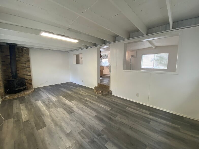 Building Photo - 117 Lucy Ln