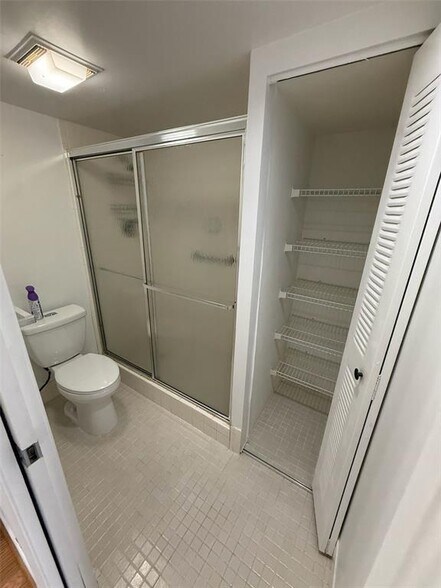 Building Photo - 1300 SW 125th Ave