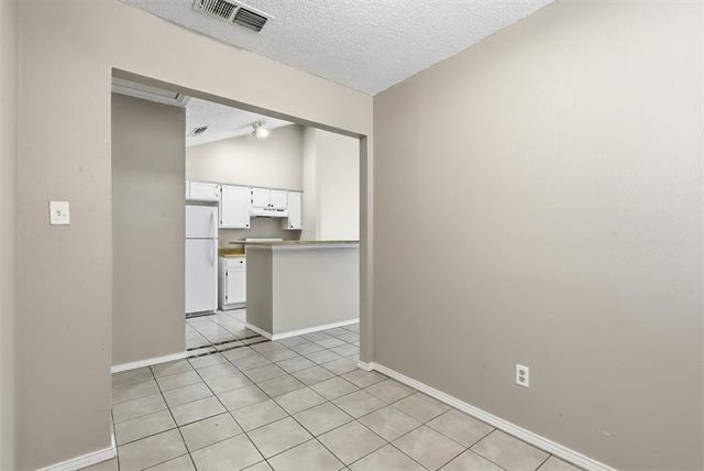 Building Photo - 216 Suttonwood Dr