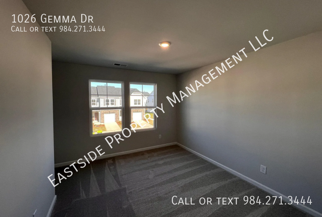 Building Photo - BEAUTIFUL TOWNHOUSE, popular floor plan in...