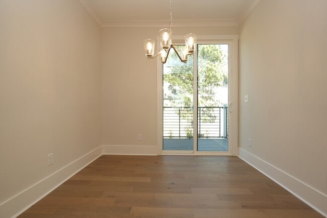 Building Photo - A beautiful home with 4 beds and 3 bath in...