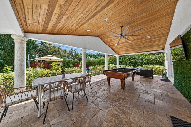 Building Photo - 510 NE 8th Ave