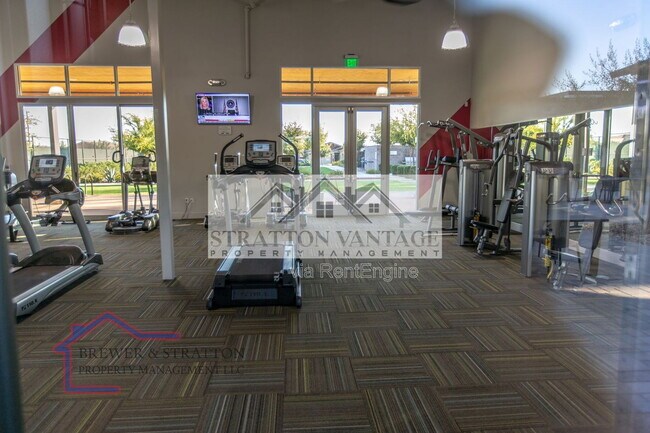 Building Photo - 9638 E Tesla Ave