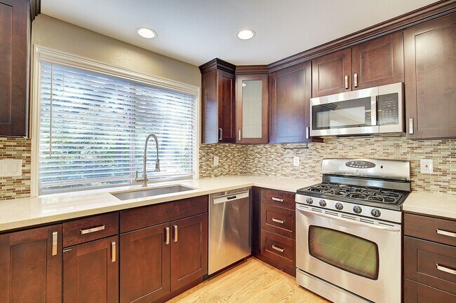 Building Photo - 3bd/2.25ba Sammamish Home