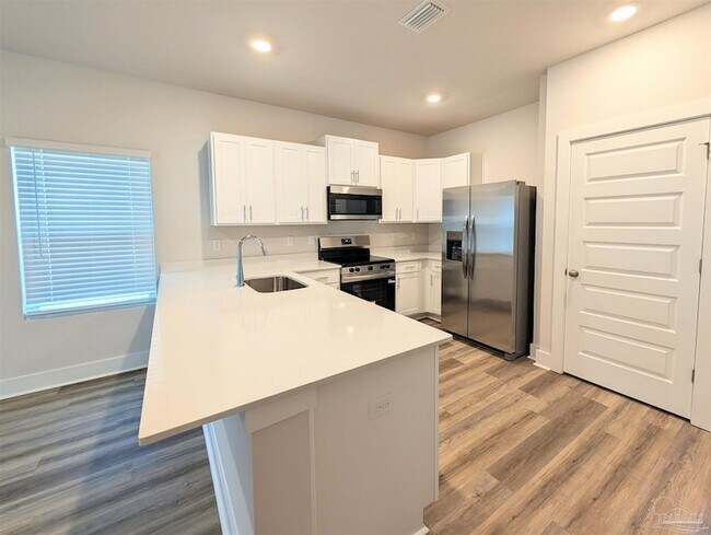 Building Photo - 9907 Starling Dr