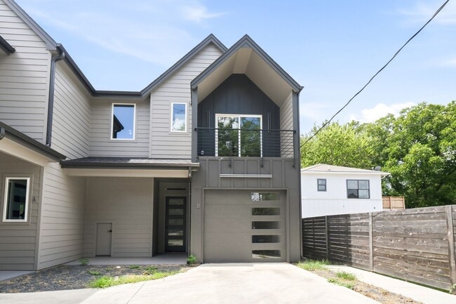 Building Photo - 935 E 51st St