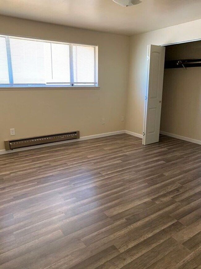 Building Photo - Unit in 8-plex complex