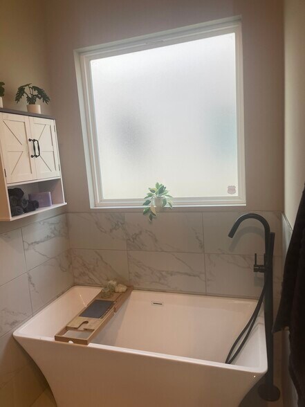 Building Photo - 126 Oasis Dr