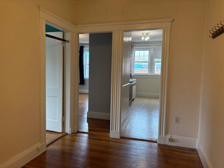 Building Photo - 52 Babcock St