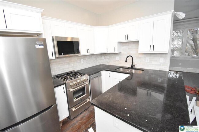 Building Photo - 312 March St