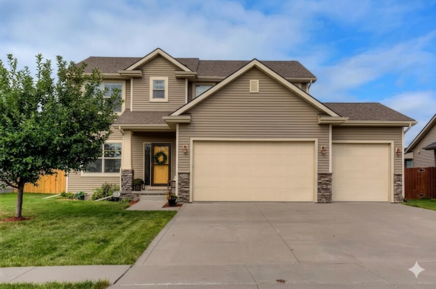 Building Photo - 239 S 87th St