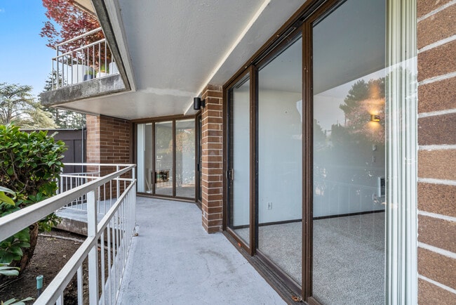 Building Photo - 9500 Rainier Ave S